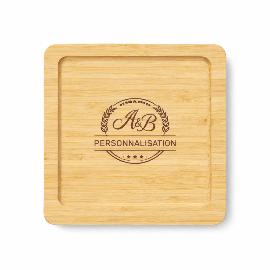 Assiette carrée en bambou personnalisée avec gravure laser – Vaisselle en bois écologique et cadeau personnalisé
