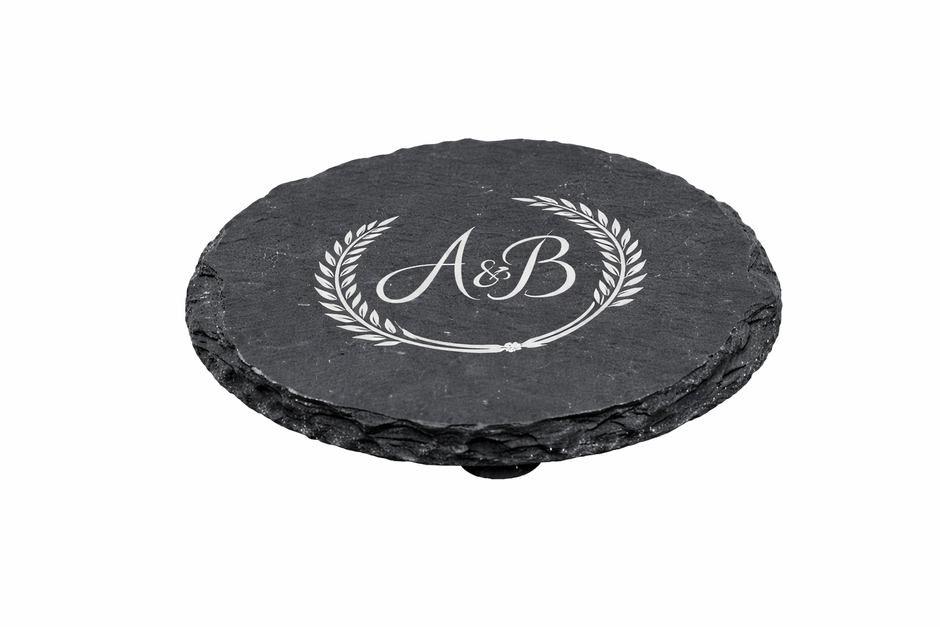 Dessous de verre rond en ardoise naturelle avec bords bruts personnalisé par gravure laser – accessoire de table élégant et haut de gamme